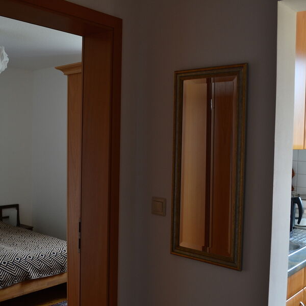 Flur mit Blick in Richtung Küche und Schlafzimmer